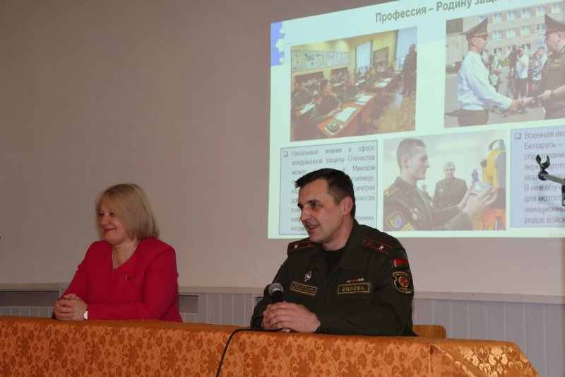 Семья и служба для меня всё Гостем проекта ШАГ стал начальник обособленной группы Зельвенского района Евгений Шишко